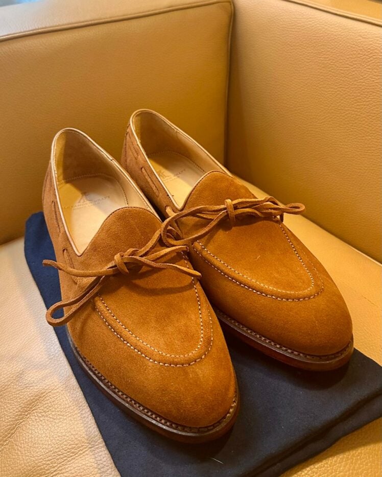 AK MC snuff suede string loafer